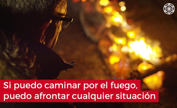 Empoderate con Firewalking caminar por el fuego